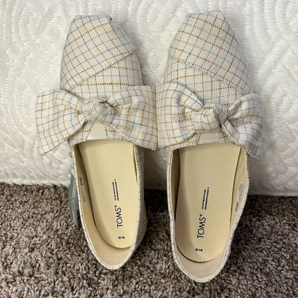 NWT Toms with Bow